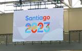 Se observa cartel de Santiago 2023