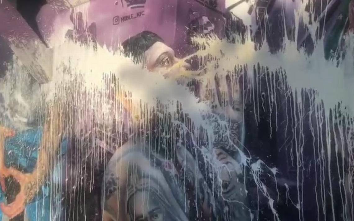 They vandalize the Santa Fe Klan mural for the second time and launch a threat against the rapper [Video]